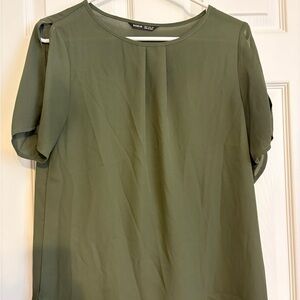 ✨3/$10✨ SHEIN Green Cut Out Blouse